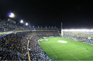 La Bombonera, lo stadio del Boca Juniors, in Buenos Aires. 57.395 posti a sedere.